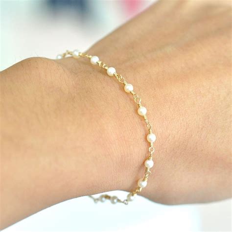 Adjustable Bracelet in Freshwater Pearls With Gold.